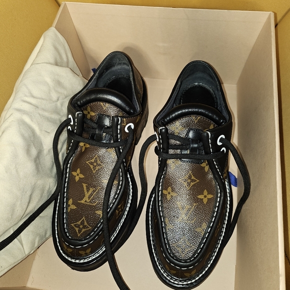 Louis Vuitton Laced Loafers barely worn Size 9 Brown - Picture 8 of 10